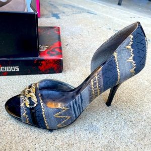 Carlos Santana high heels, 2 shades of blue and  with gold front decor. Size 8